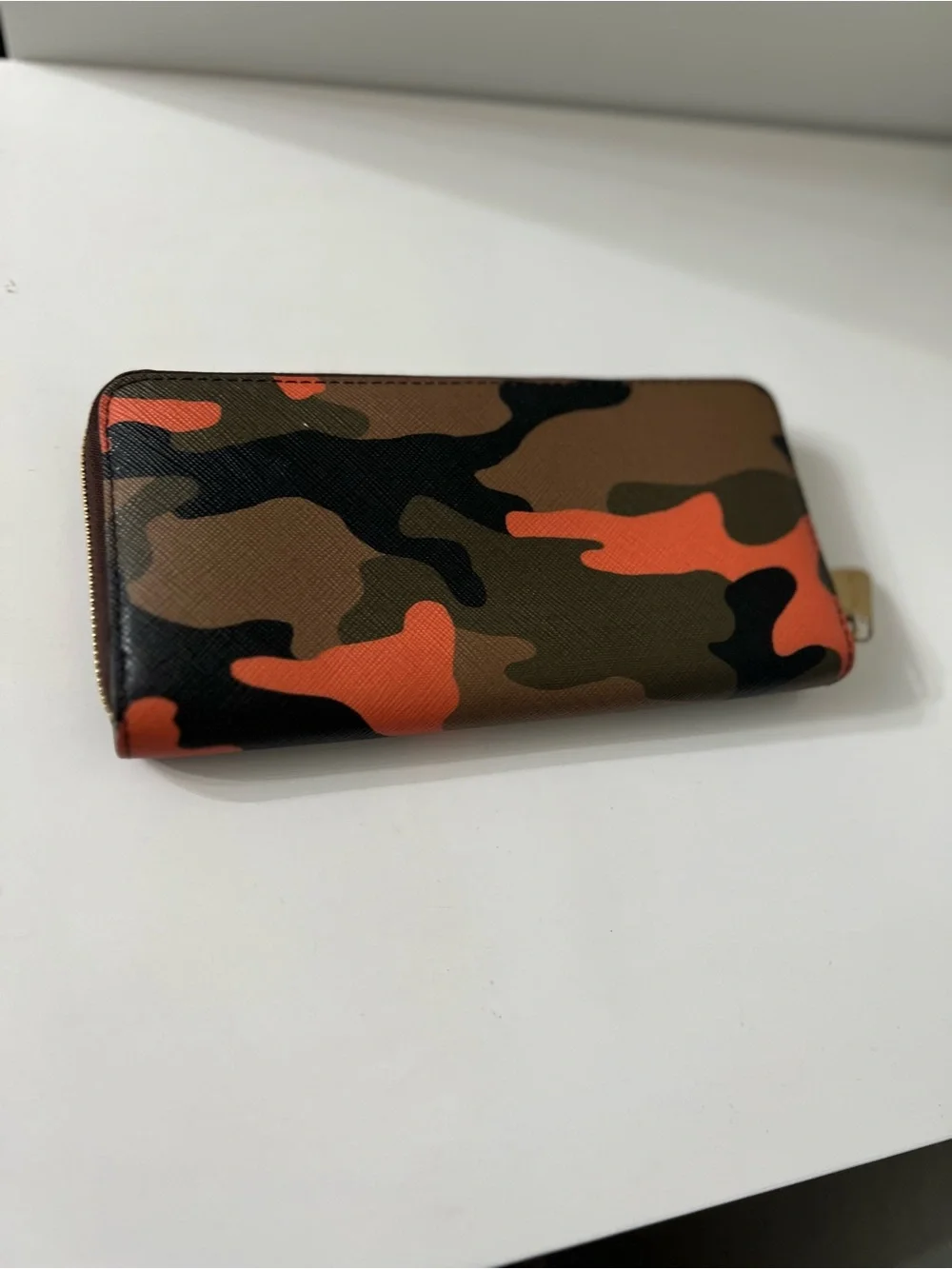 Michael Kors preowned Orange and Olive Camo Zip Wallet - Picture 3 of 9